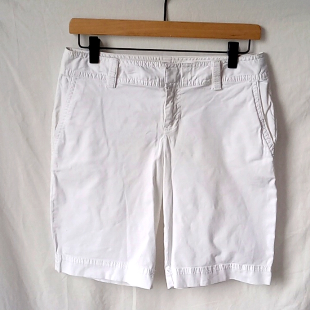 Caslon White Bermuda Shorts Size 2P